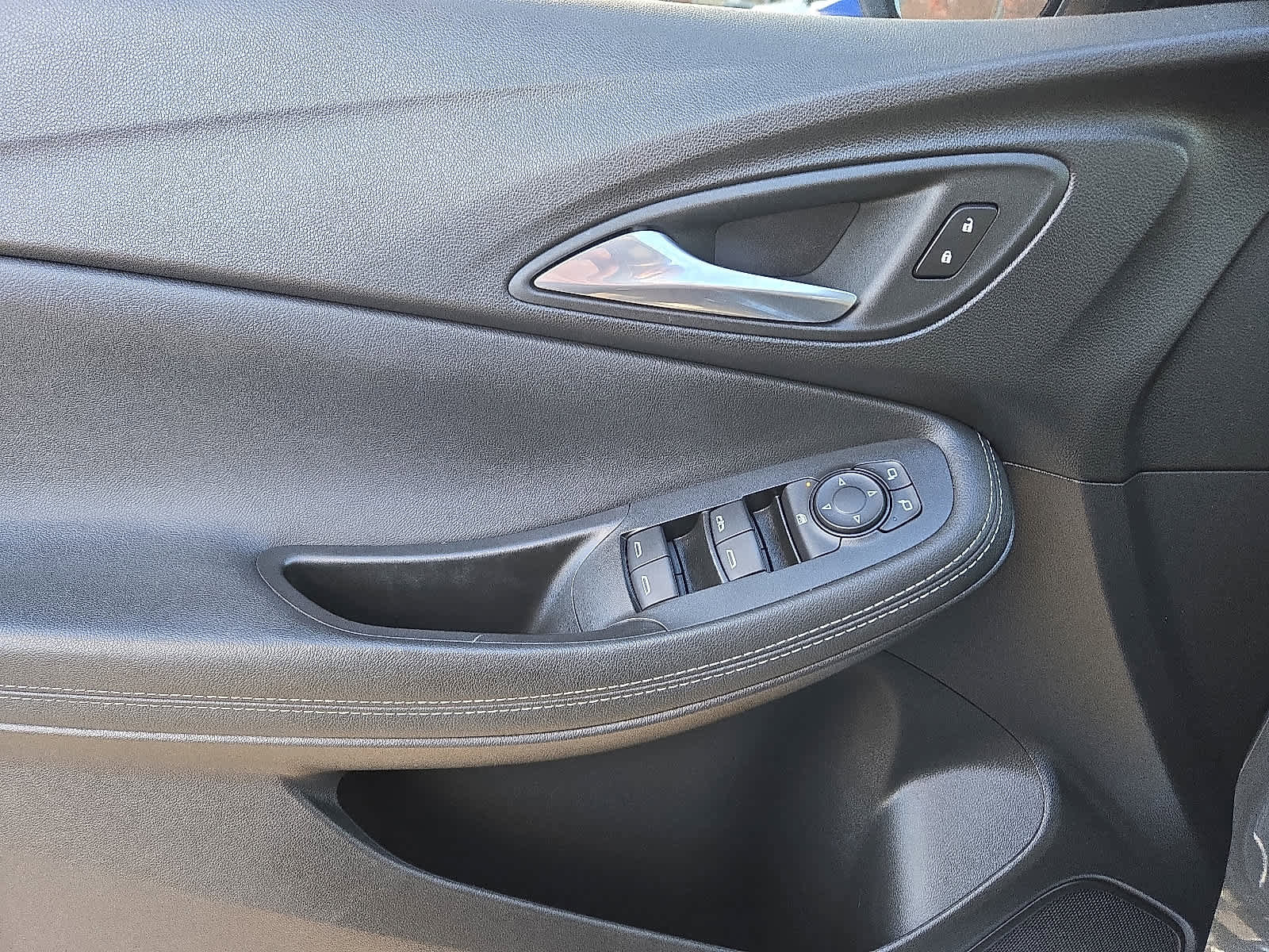 Used 2022 Buick Encore GX Preferred w/ Sport Touring Package image 16