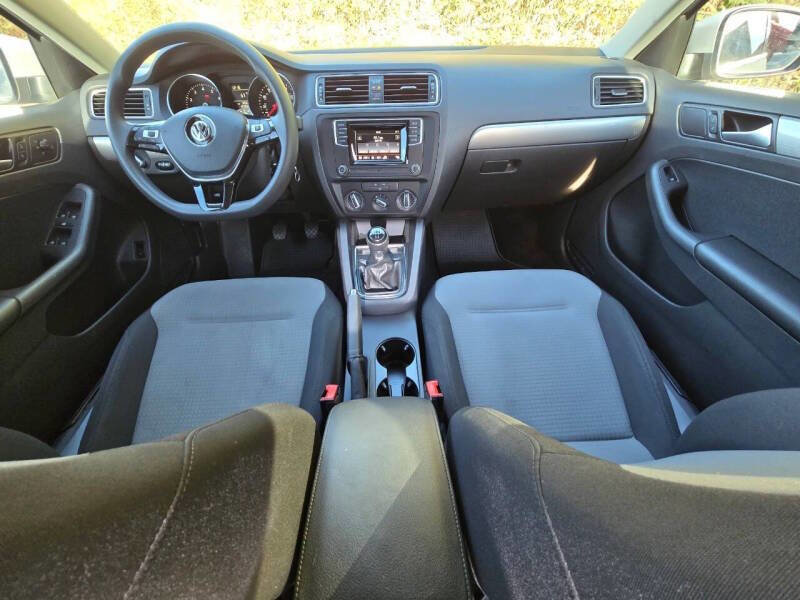 Used 2017 Volkswagen Jetta S image 5