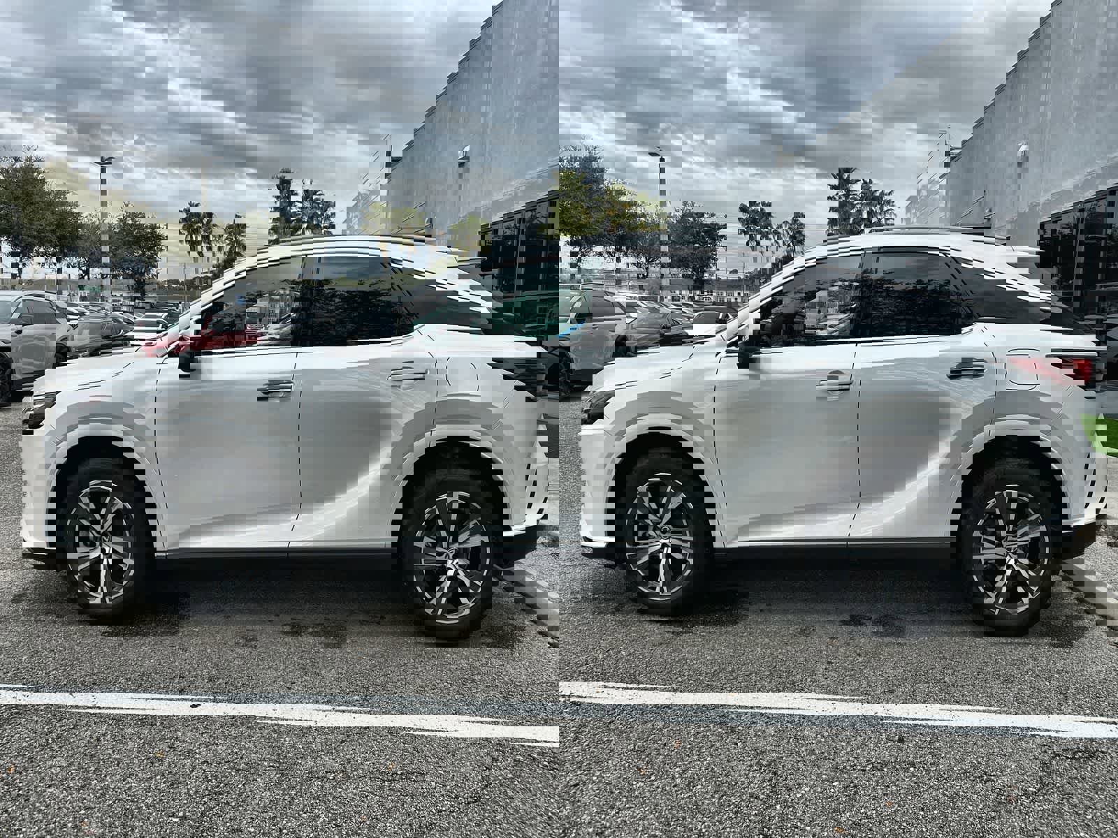 Used 2024 Lexus RX 350 Premium w/ Accessory Package (Z1) image 5