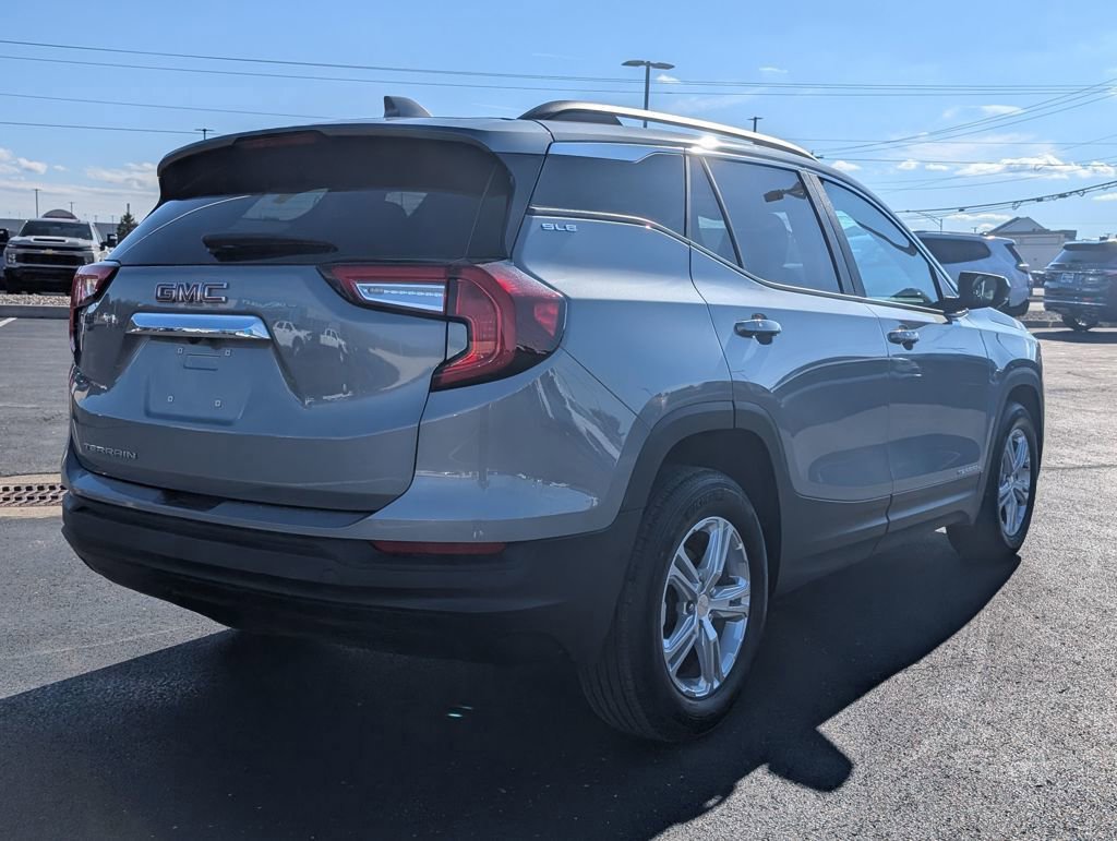 Used 2024 GMC Terrain SLE w/ Driver Convenience Package image 7