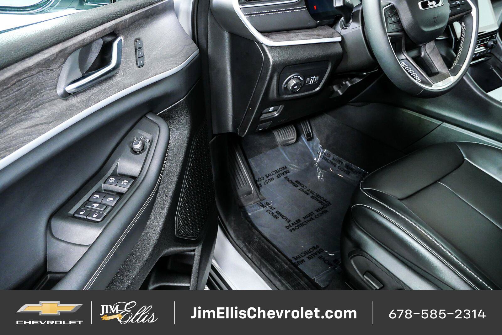 Used 2025 Jeep Grand Cherokee Limited w/ Black Appearance Package RWD image 7
