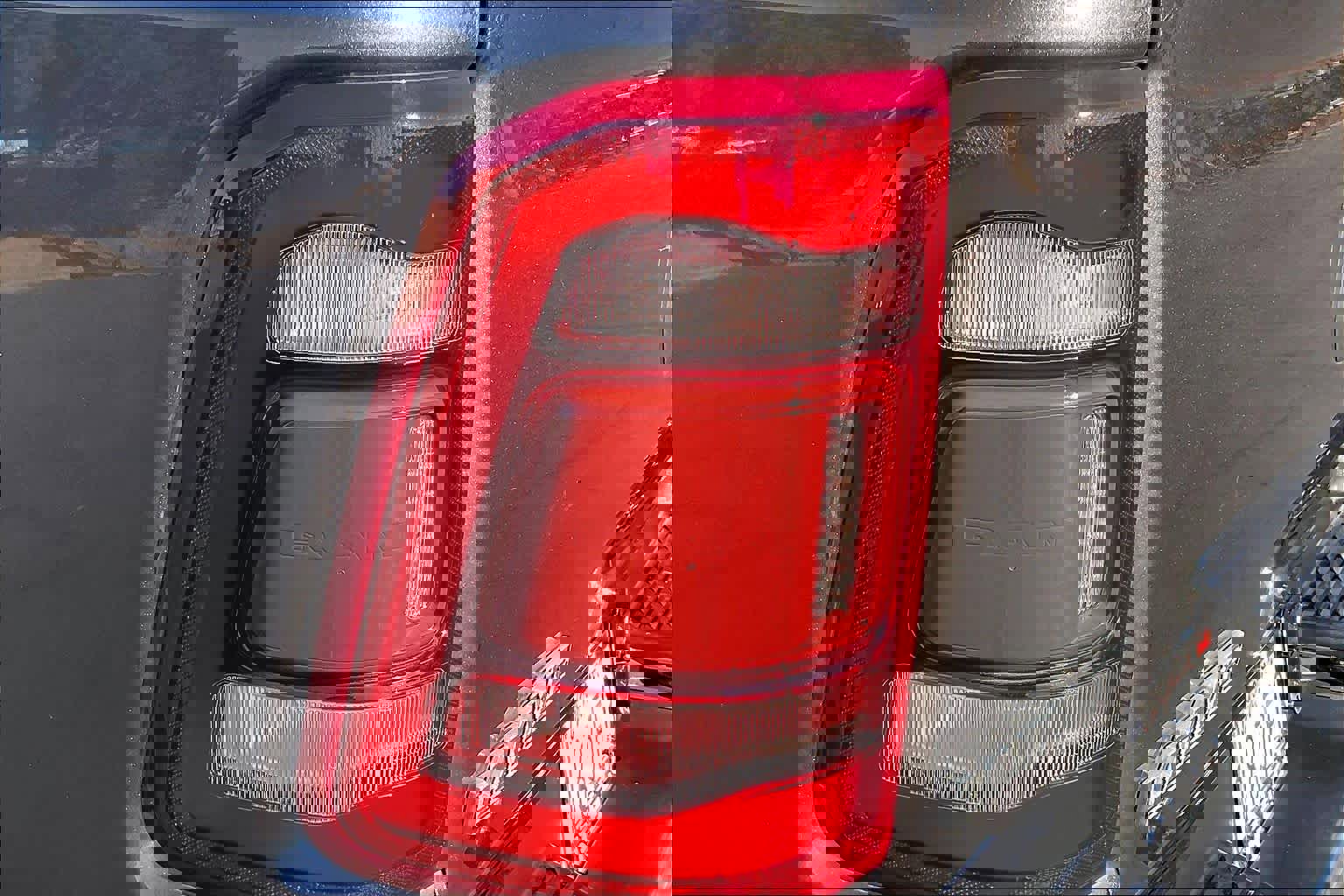 Used 2019 RAM 1500 Laramie image 31