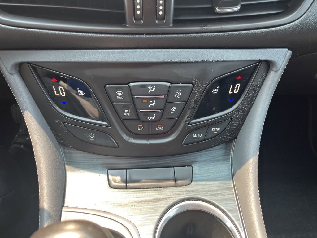 Used 2020 Buick Envision Essence FWD image 23