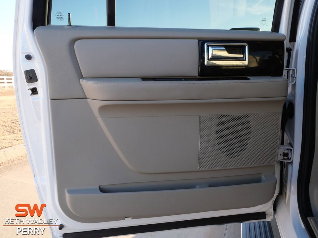 Used 2015 Lincoln Navigator L 4WD image 11