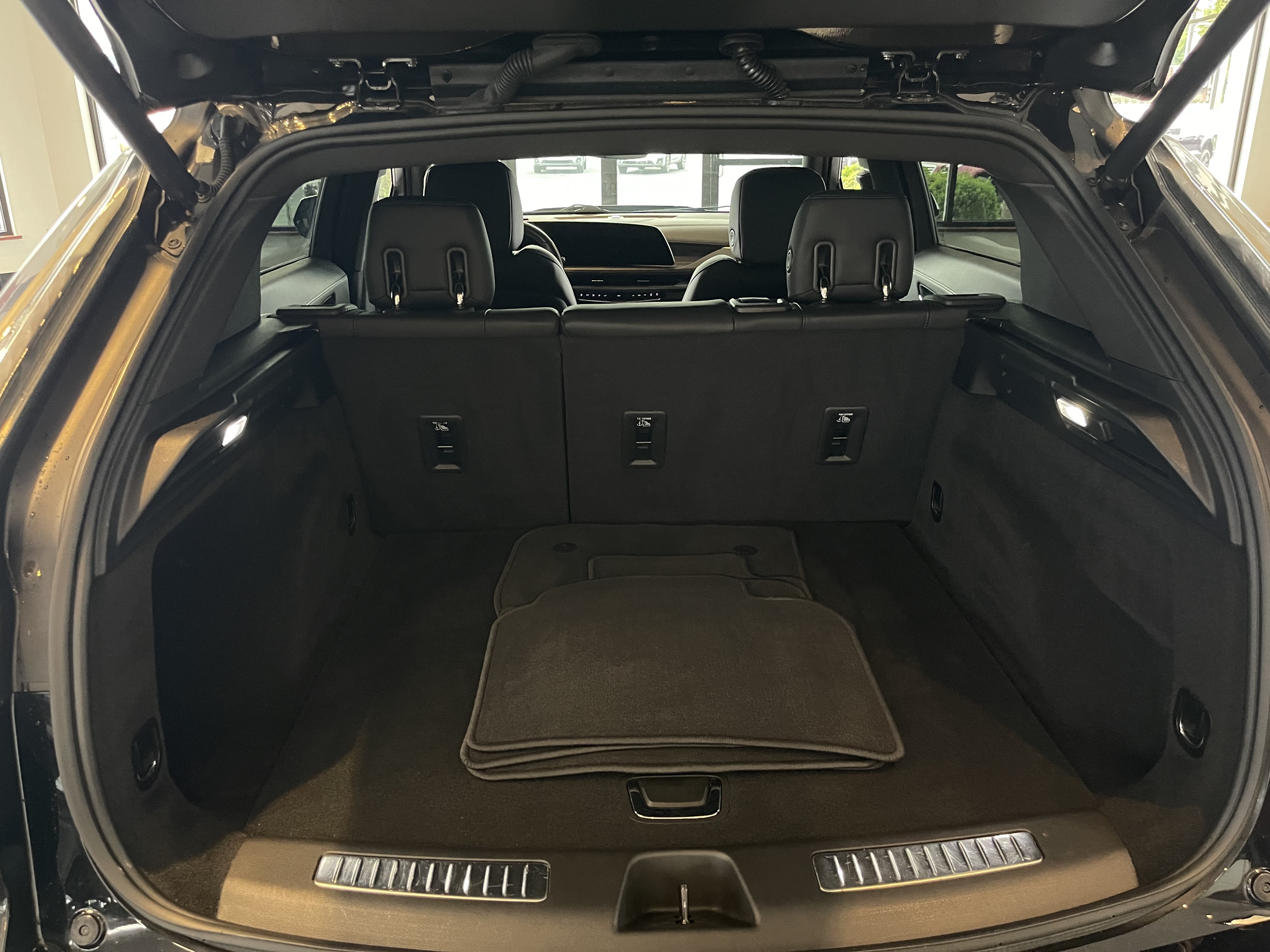 Certified 2024 Cadillac XT4 Sport AWD/4WD image 9