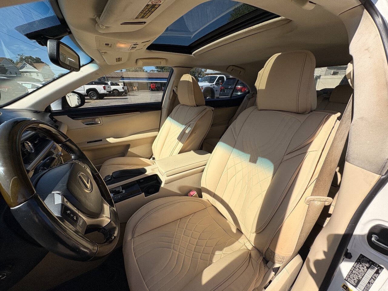 Used 2014 Lexus ES 350 w/ Luxury Package FWD image 15