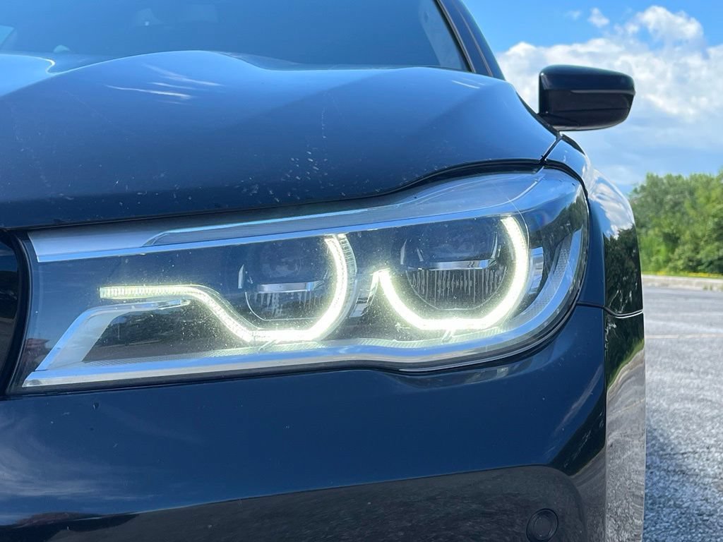 Used 2018 BMW 750i xDrive AWD/4WD image 10
