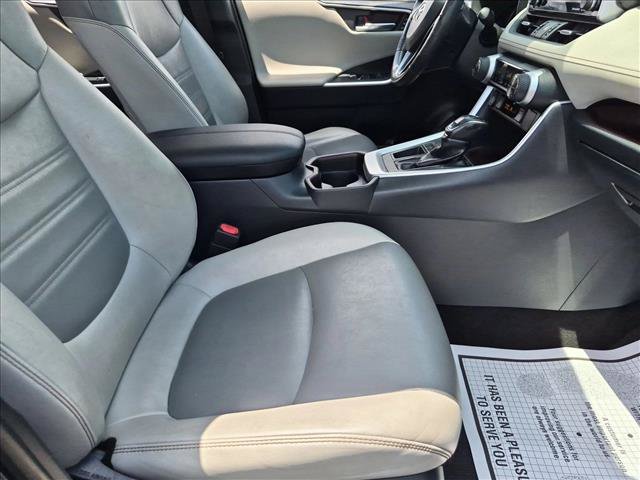 Used 2020 Toyota RAV4 Limited FWD image 18