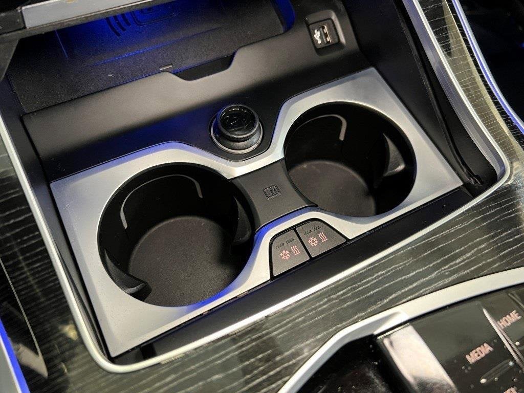 Used 2024 BMW X7 M60i w/ Executive Package image 49