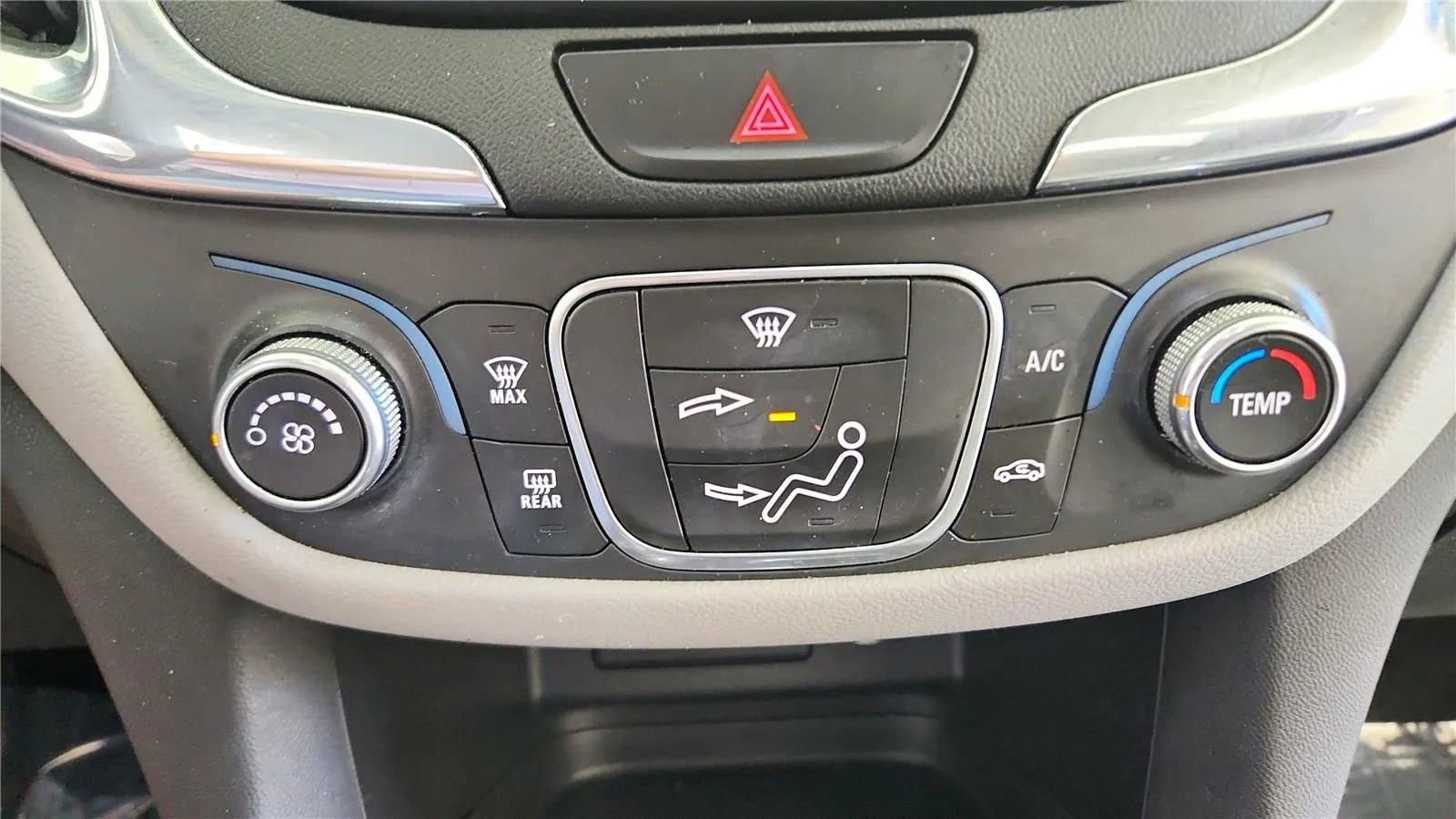 Used 2020 Chevrolet Equinox LS FWD image 29