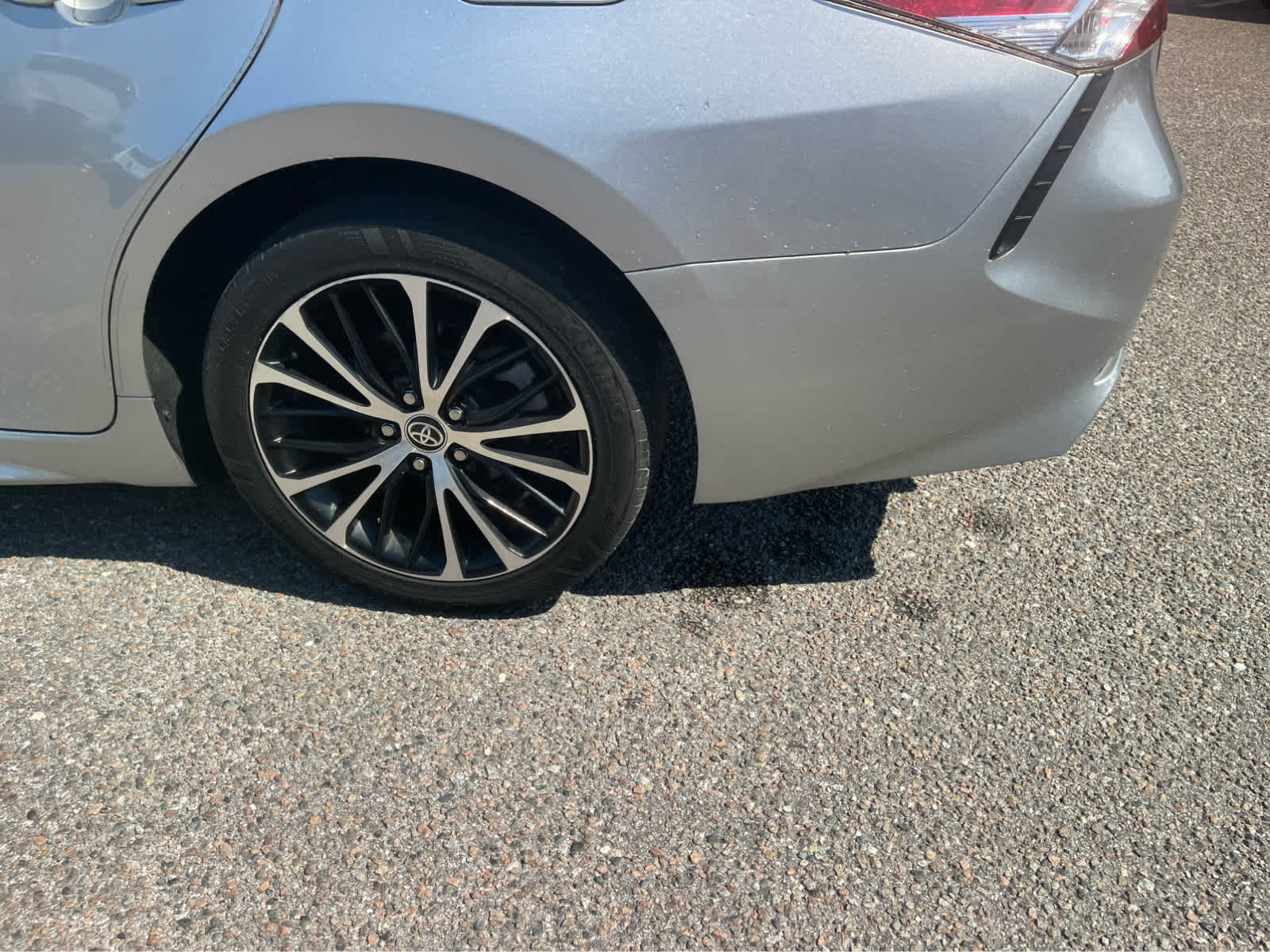Used 2020 Toyota Camry SE FWD image 8