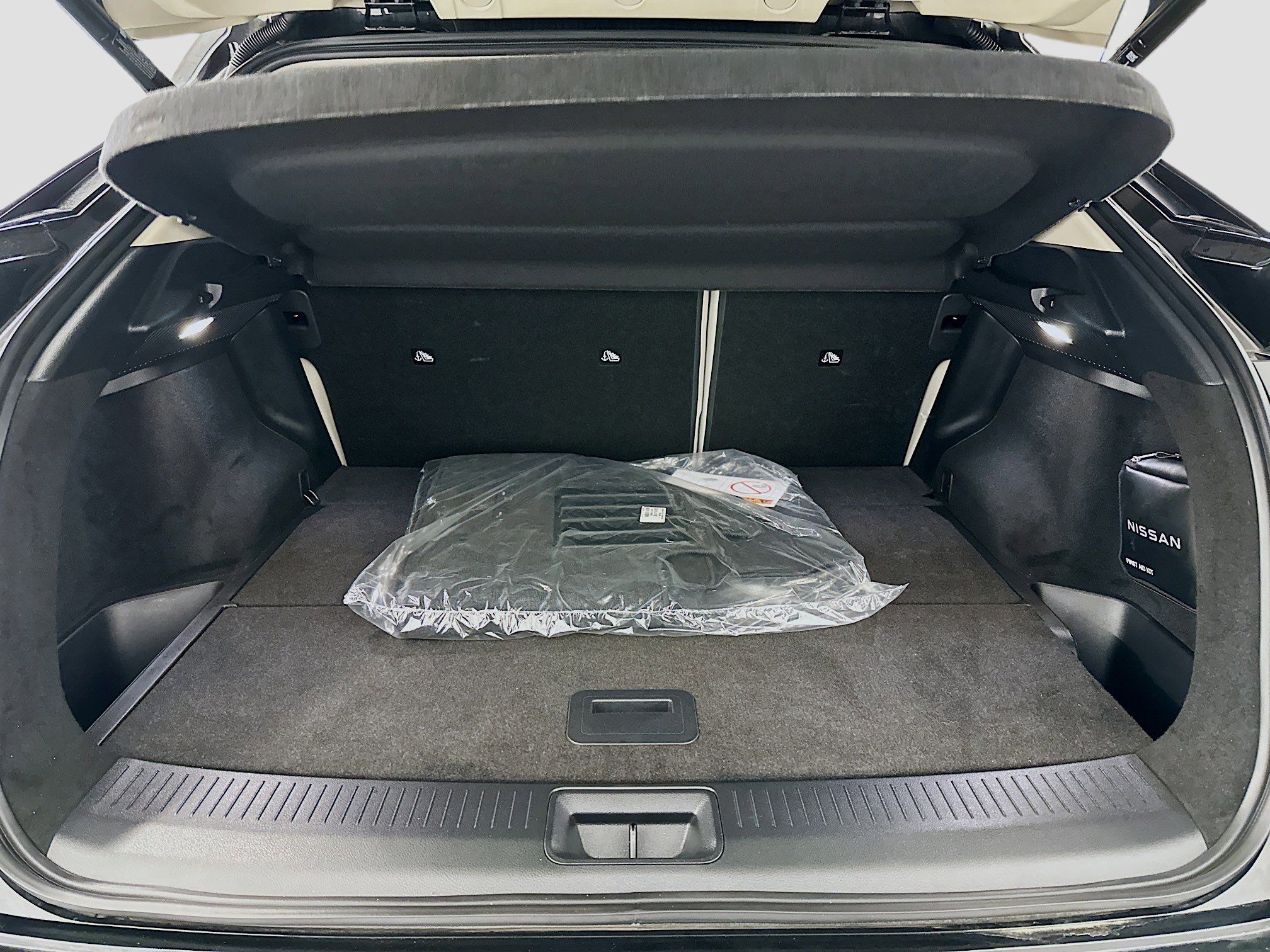 Used 2023 Nissan Ariya AWD image 31
