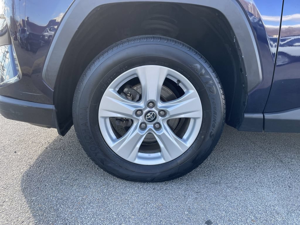 Used 2021 Toyota RAV4 XLE AWD/4WD image 9