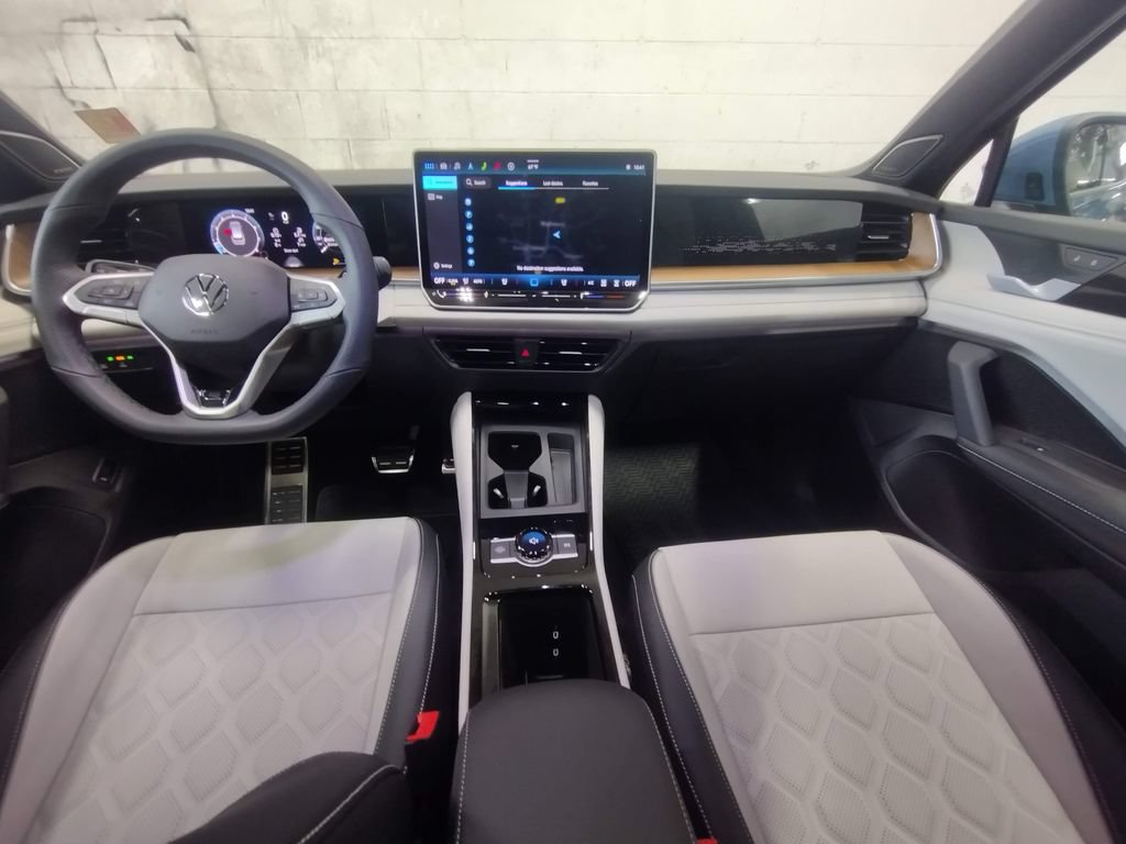 New 2026 Volkswagen Tiguan SE R-Line AWD/4WD image 43