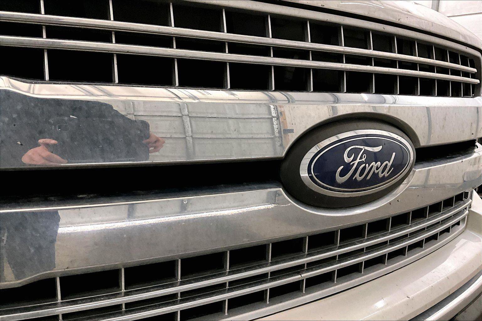 Used 2019 Ford F150 Lariat w/ Equipment Group 502A Luxury image 29