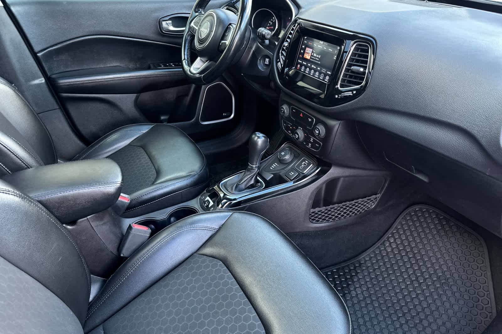 Used 2021 Jeep Compass Latitude w/ Sun and Sound Group AWD/4WD image 17