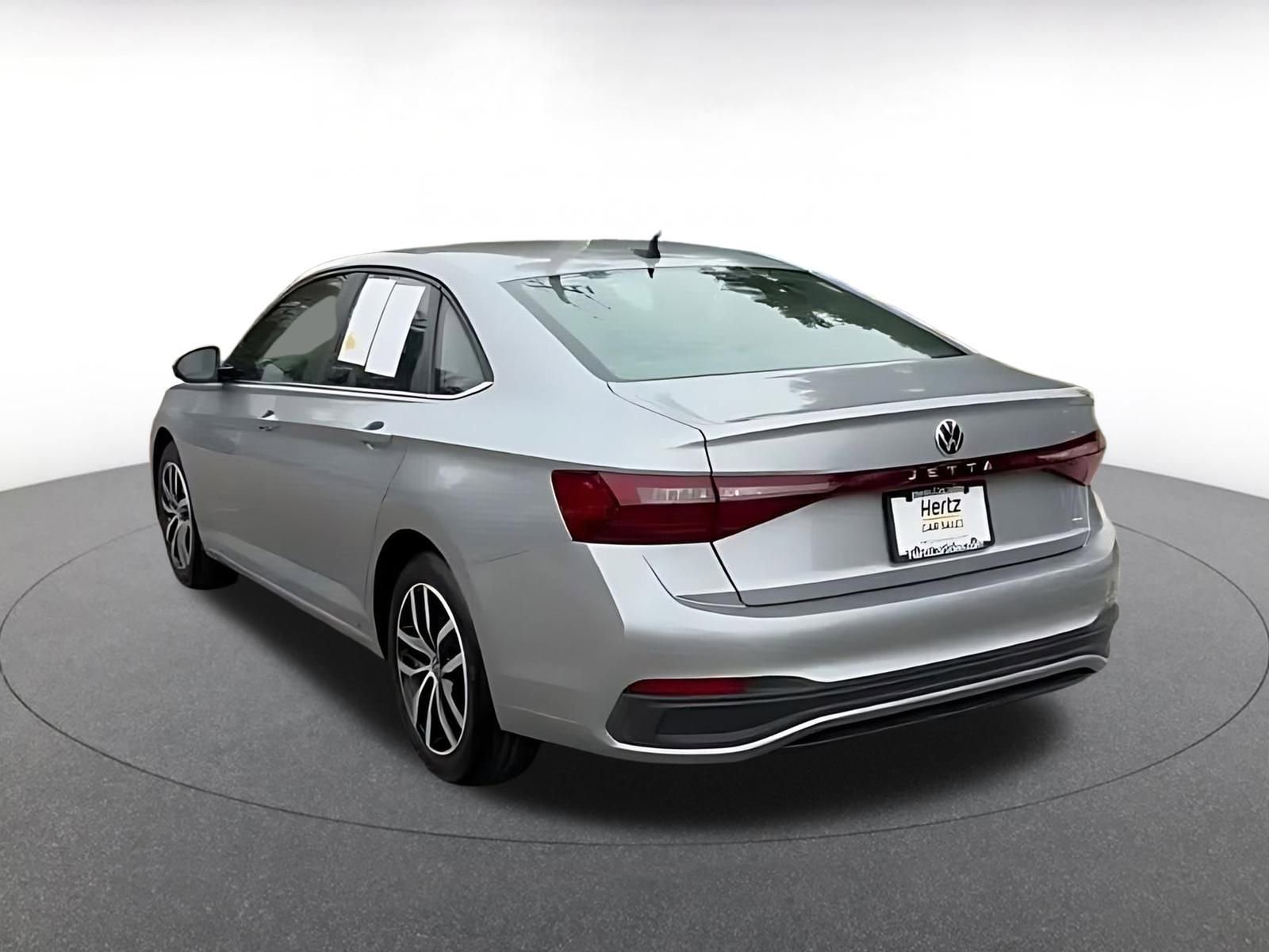 Used 2025 Volkswagen Jetta SE image 11