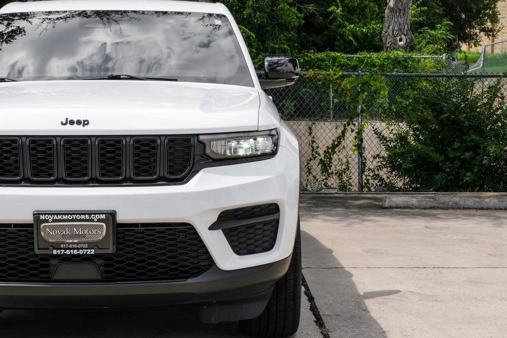 Used 2023 Jeep Grand Cherokee Altitude image 58