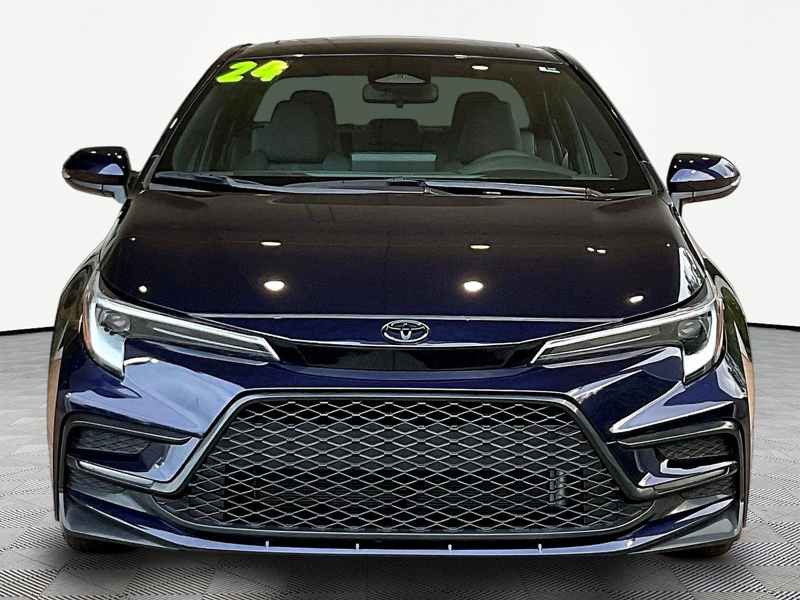 Used 2024 Toyota Corolla SE w/ SE Premium Package FWD image 2