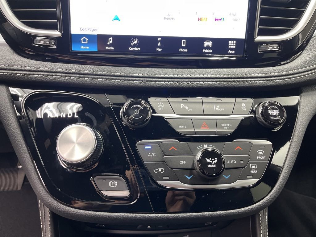 New 2026 Chrysler Pacifica Limited w/ Uconnect Theater Family Group image 18
