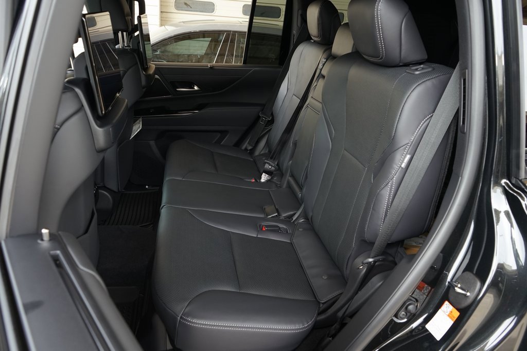 Used 2025 Lexus LX 600 4WD w/ Luxury Package image 25