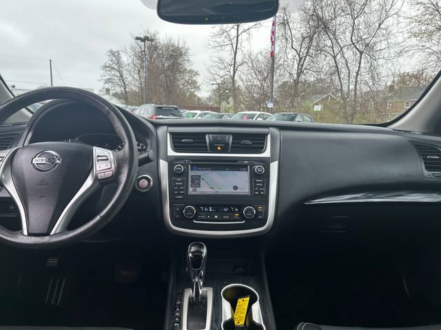 Used 2017 Nissan Altima 2.5 SL w/ 2.5 Technology Package FWD image 13