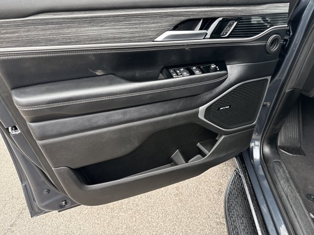 Used 2024 Jeep Wagoneer L Series II RWD image 15
