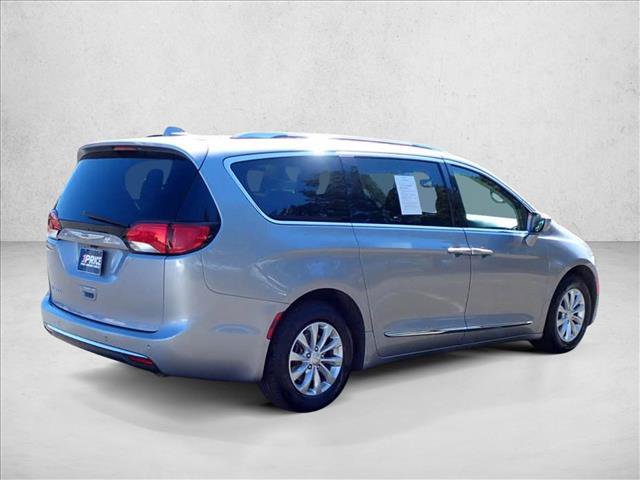 Used 2019 Chrysler Pacifica Touring-L FWD image 4