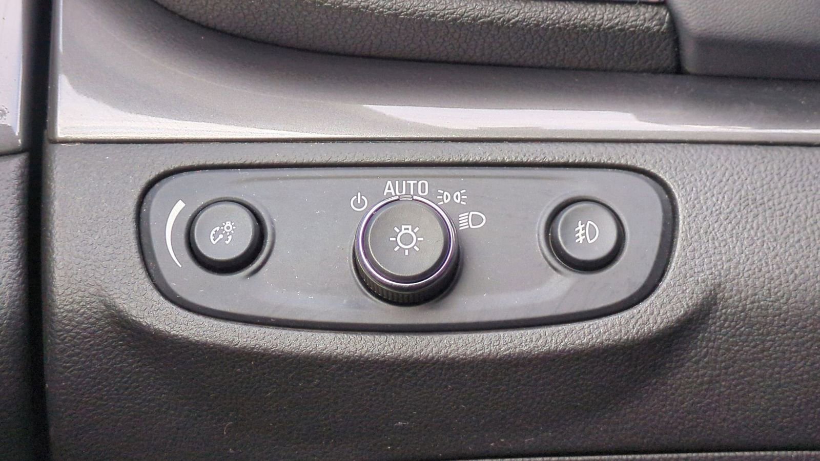 Used 2017 Buick Encore Essence image 16