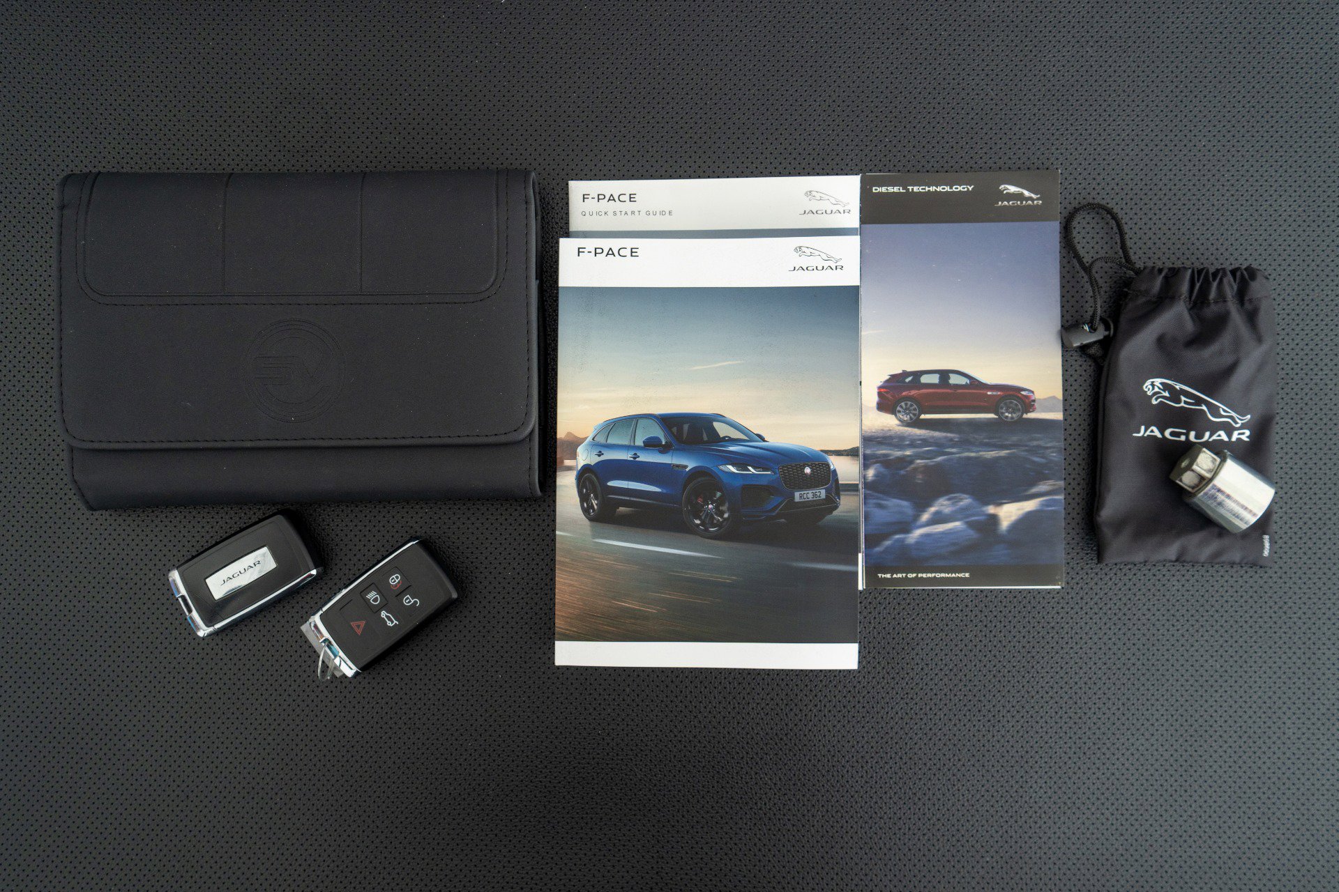 Used 2023 Jaguar F-PACE SVR image 21