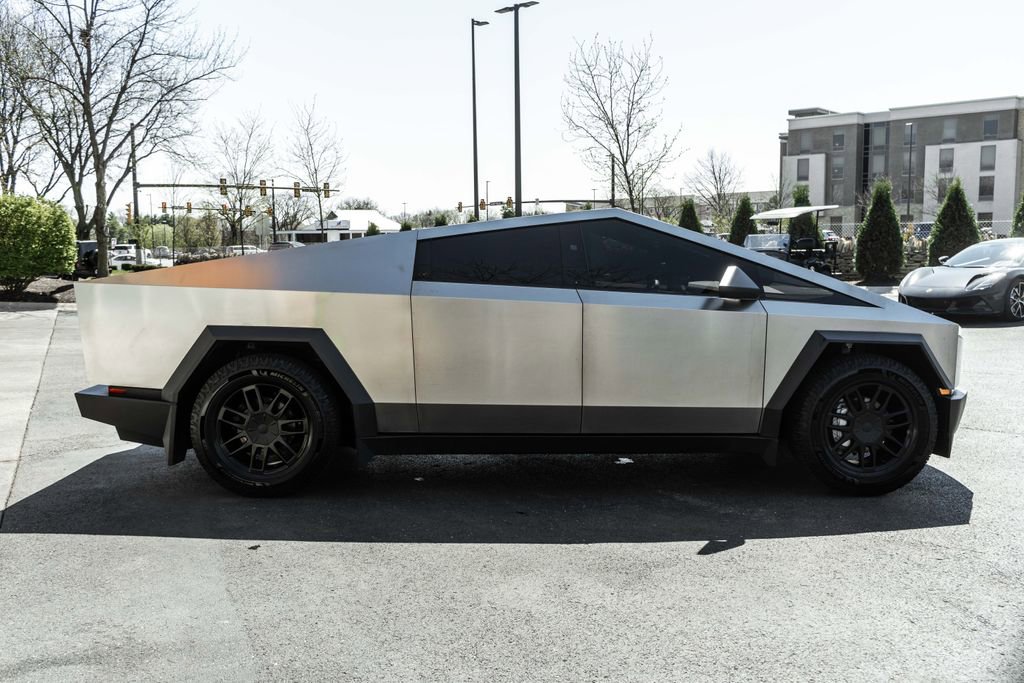Used 2025 Tesla Cybertruck AWD Crew Cab image 3