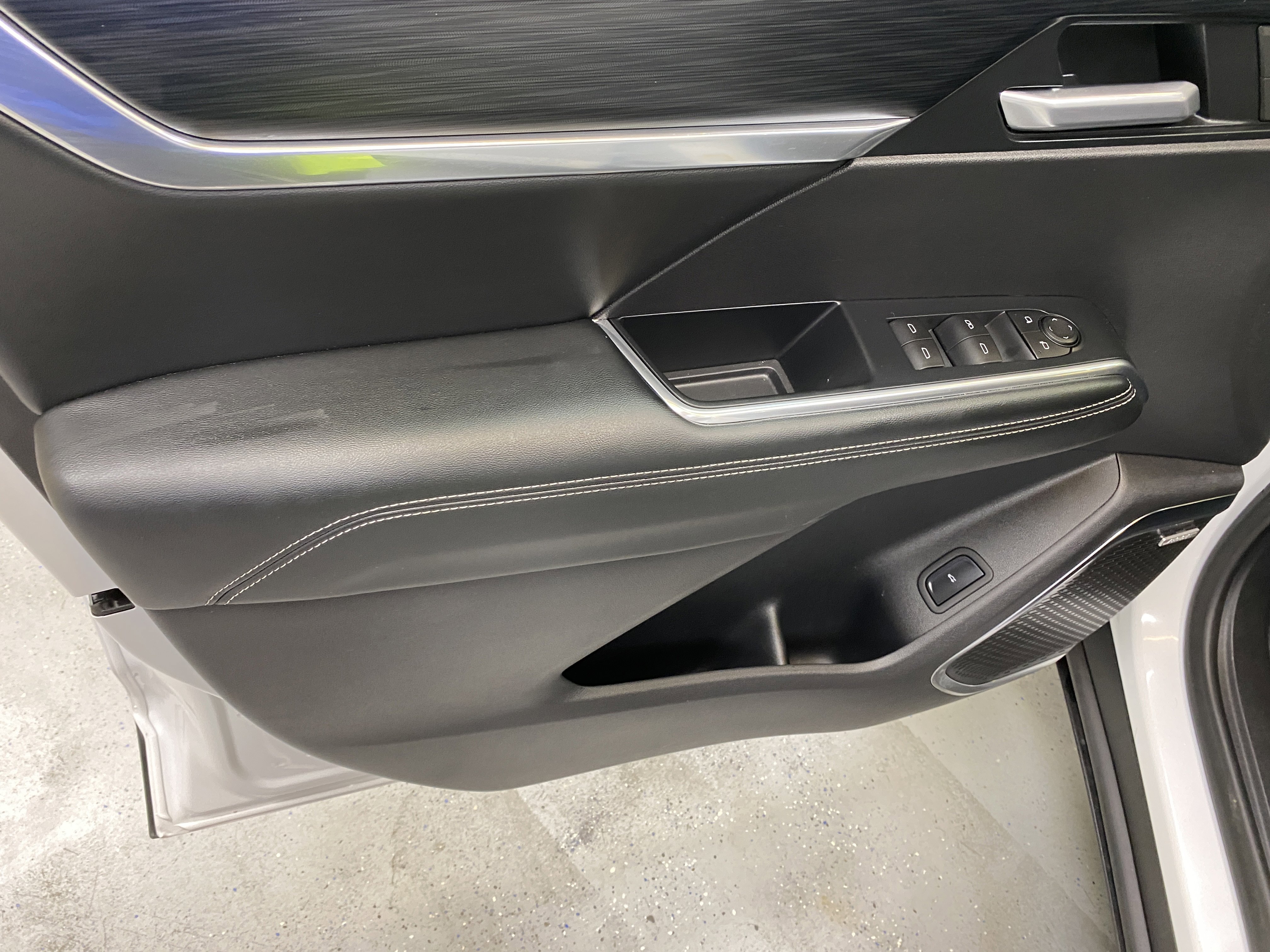 Used 2025 GMC Acadia Elevation image 22
