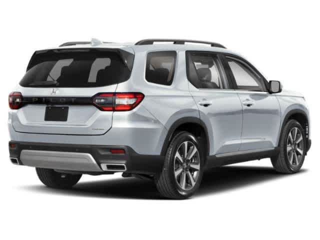 Used 2025 Honda Pilot Touring image 2