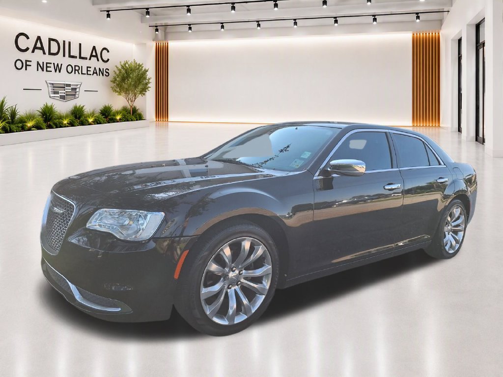 Used 2020 Chrysler 300 Touring w/ Chrome Appearance Package RWD image 6