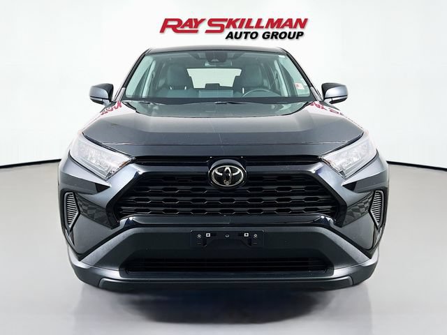 Used 2022 Toyota RAV4 LE AWD/4WD image 2