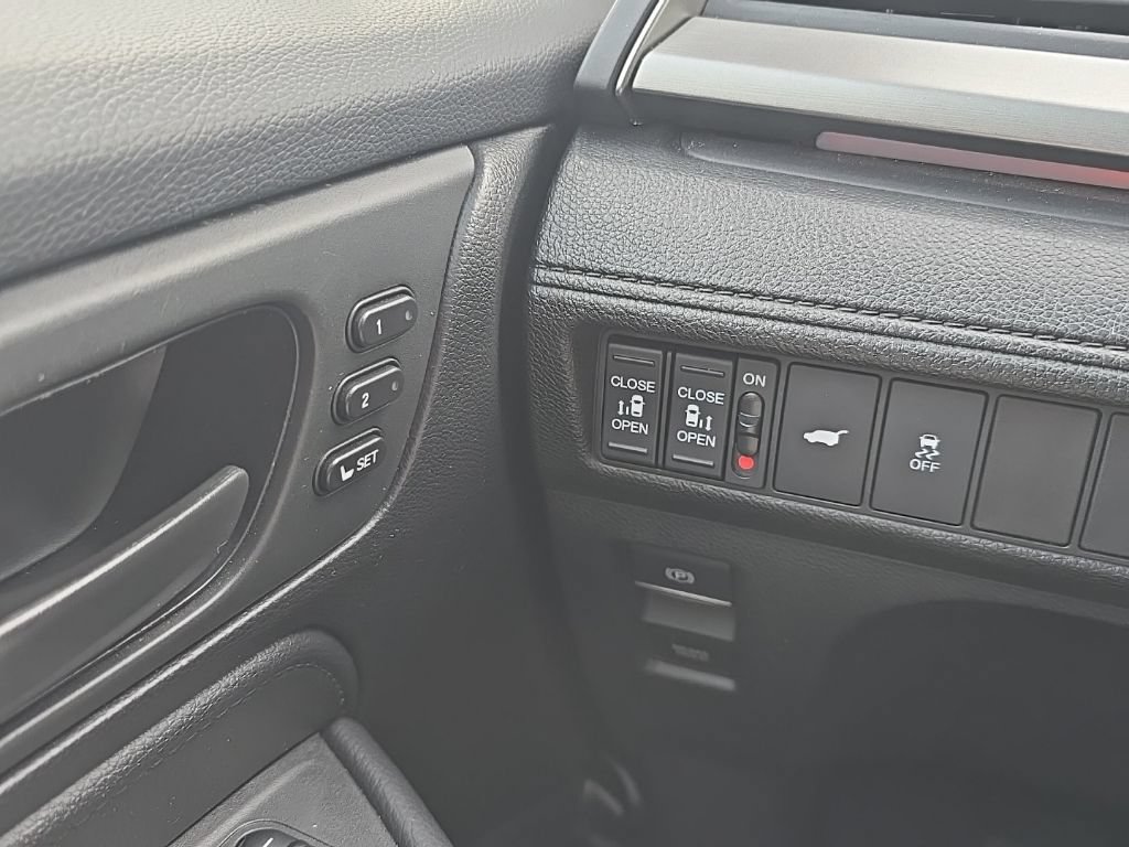 Used 2025 Honda Odyssey Sport-L image 17