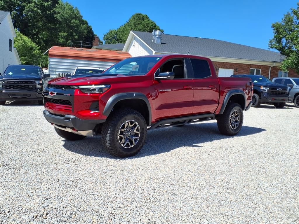 Used 2023 Chevrolet Colorado ZR2 w/ ZR2 Convenience Package III image 3