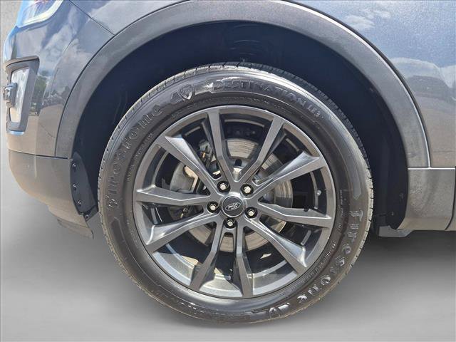 Used 2017 Ford Explorer XLT w/ Equipment Group 202A AWD/4WD image 26