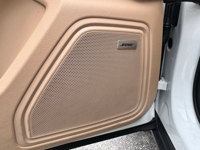 Used 2025 Porsche Macan AWD/4WD image 13