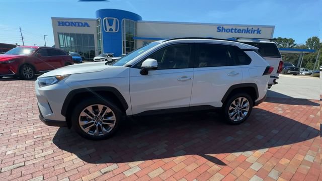 Used 2020 Toyota RAV4 Limited FWD image 7