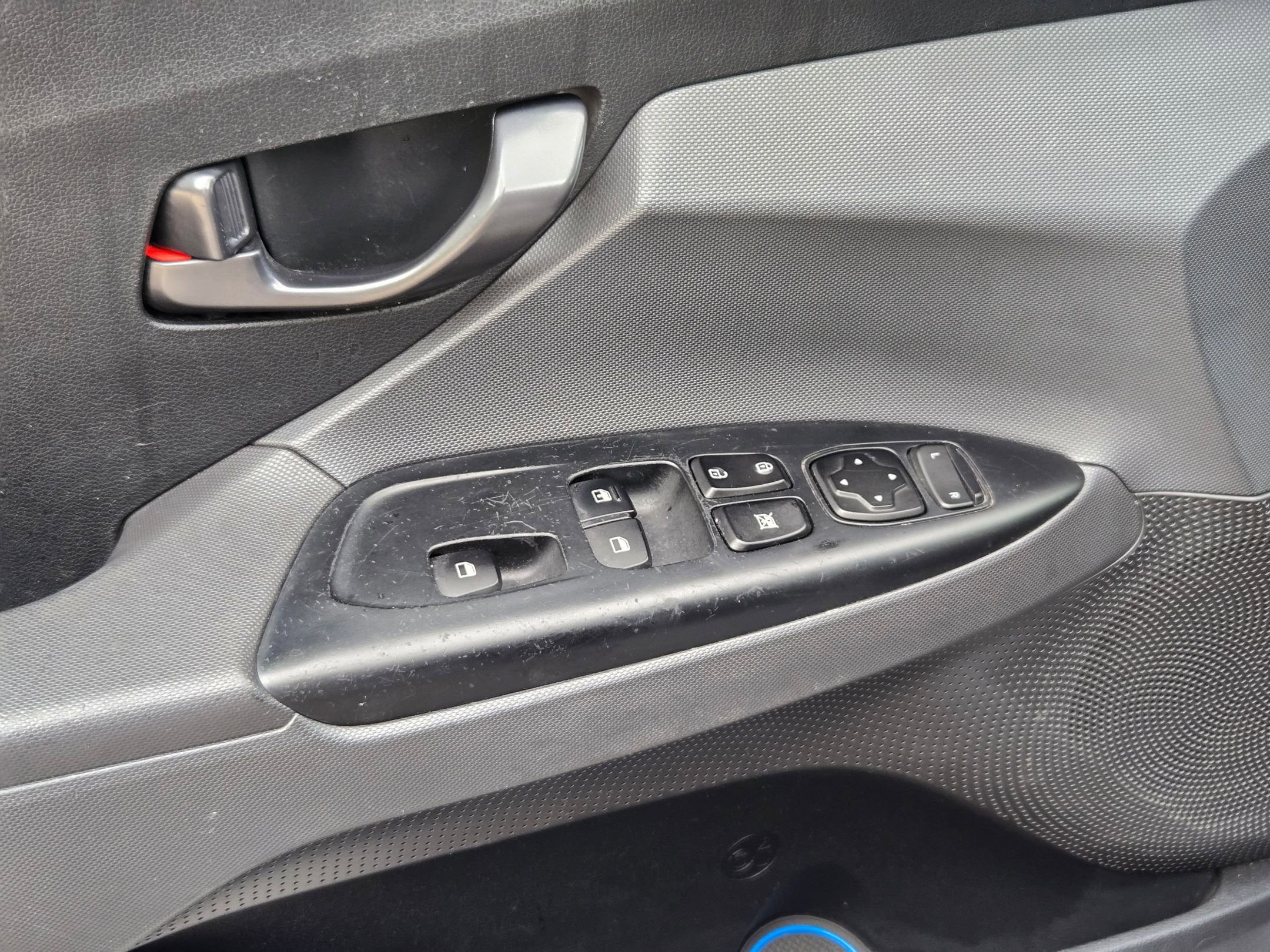 Used 2019 Hyundai Veloster 2.0 FWD image 11