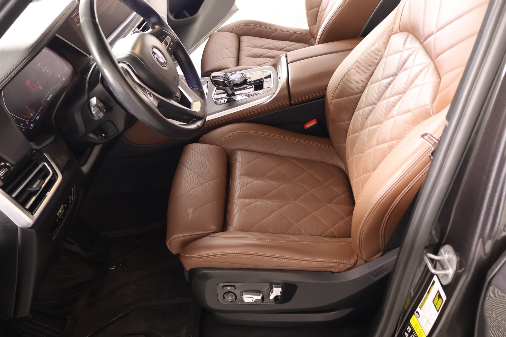Used 2023 BMW X5 xDrive40i w/ Luxury Seating Package AWD/4WD image 12