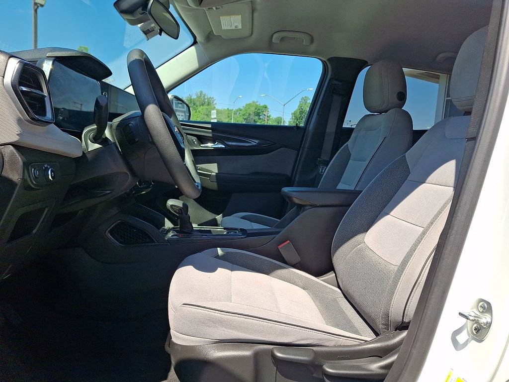 Used 2025 Chevrolet TrailBlazer LT AWD/4WD image 13