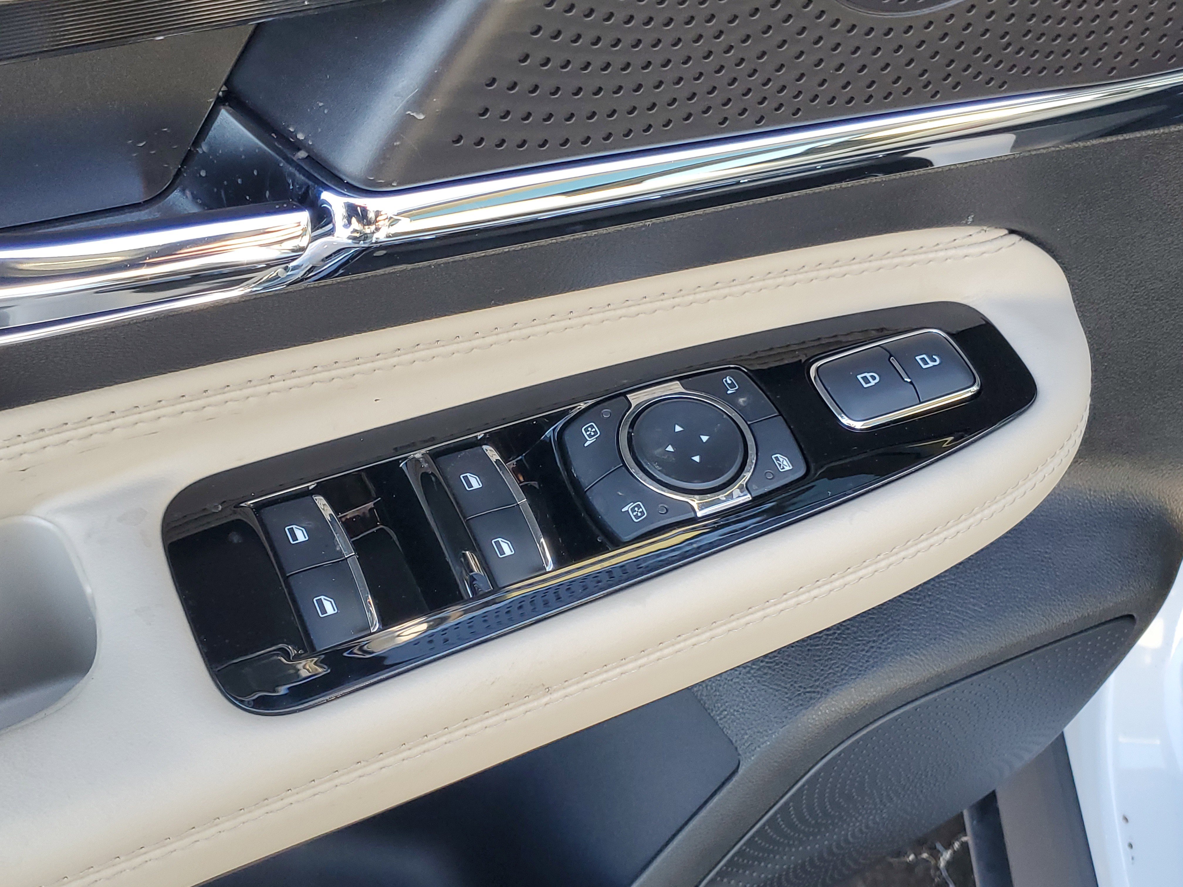 New 2026 Lincoln Corsair Reserve w/ Jet Appearance Package image 10