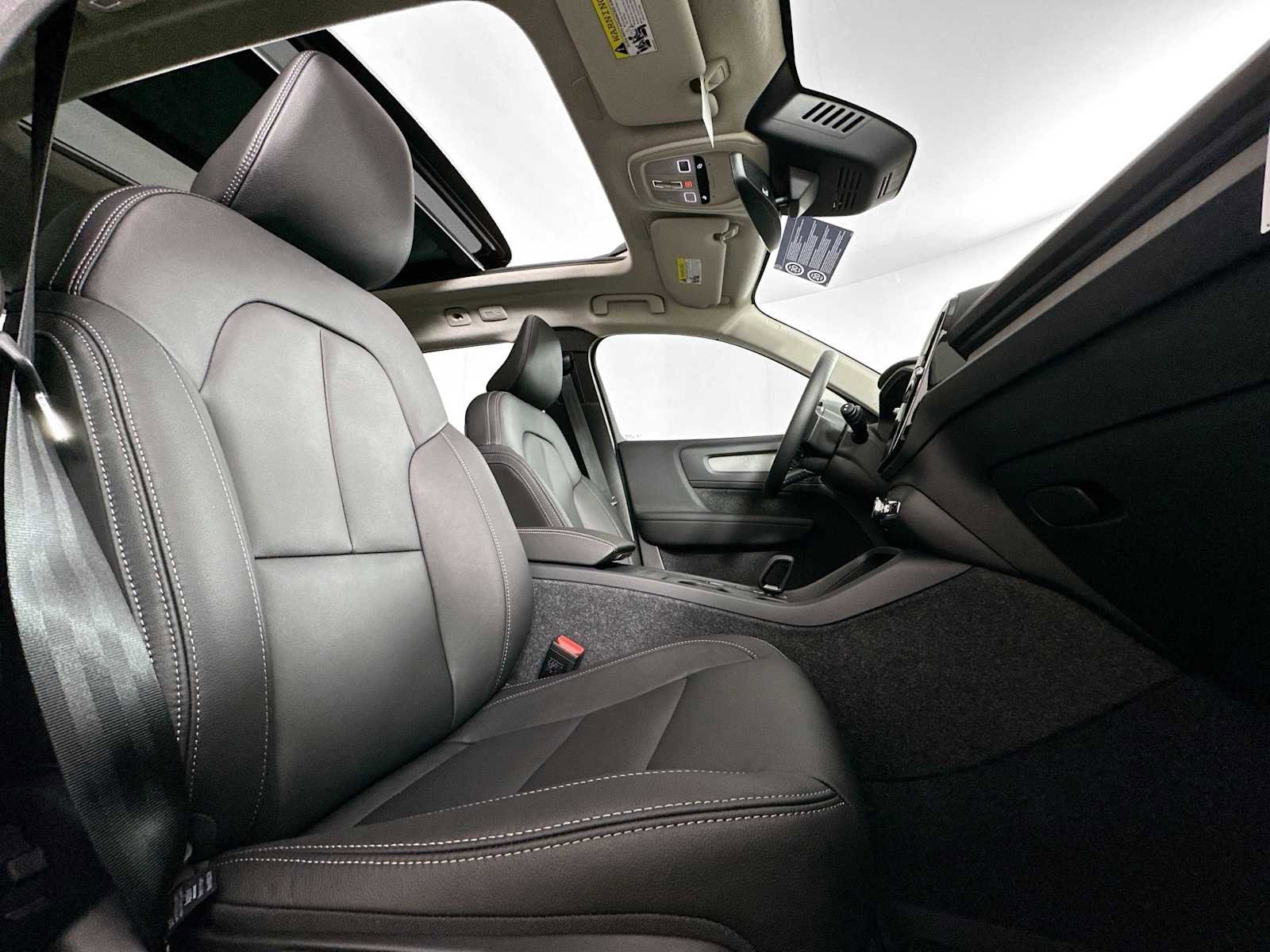 Certified 2025 Volvo XC40 B5 Core w/ Protection Package Premier image 26