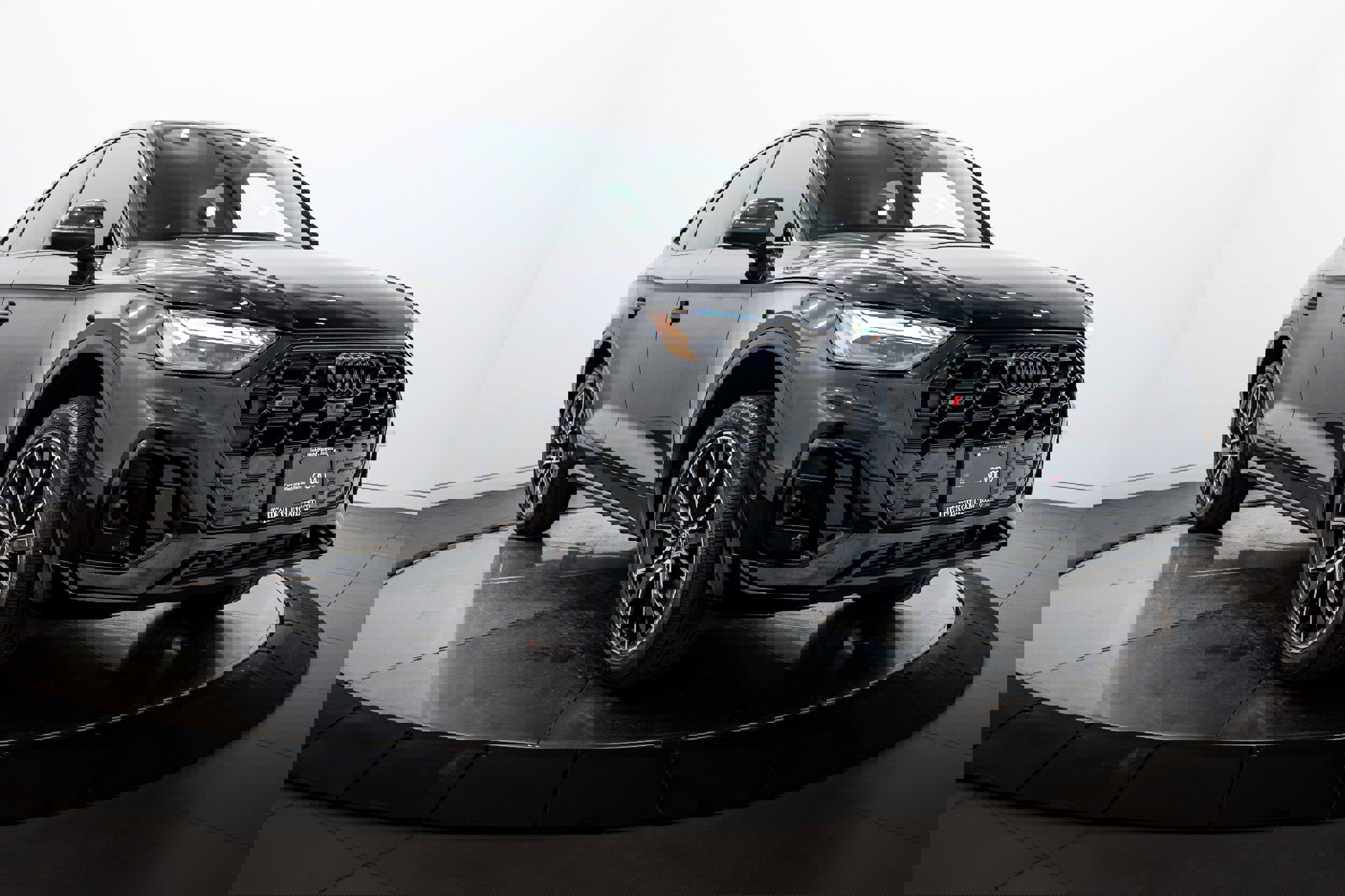 Certified 2024 Audi SQ5 Prestige w/ Prestige Package AWD/4WD image 2