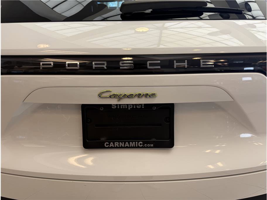 Used 2022 Porsche Cayenne E-Hybrid w/ Premium Plus Package image 39