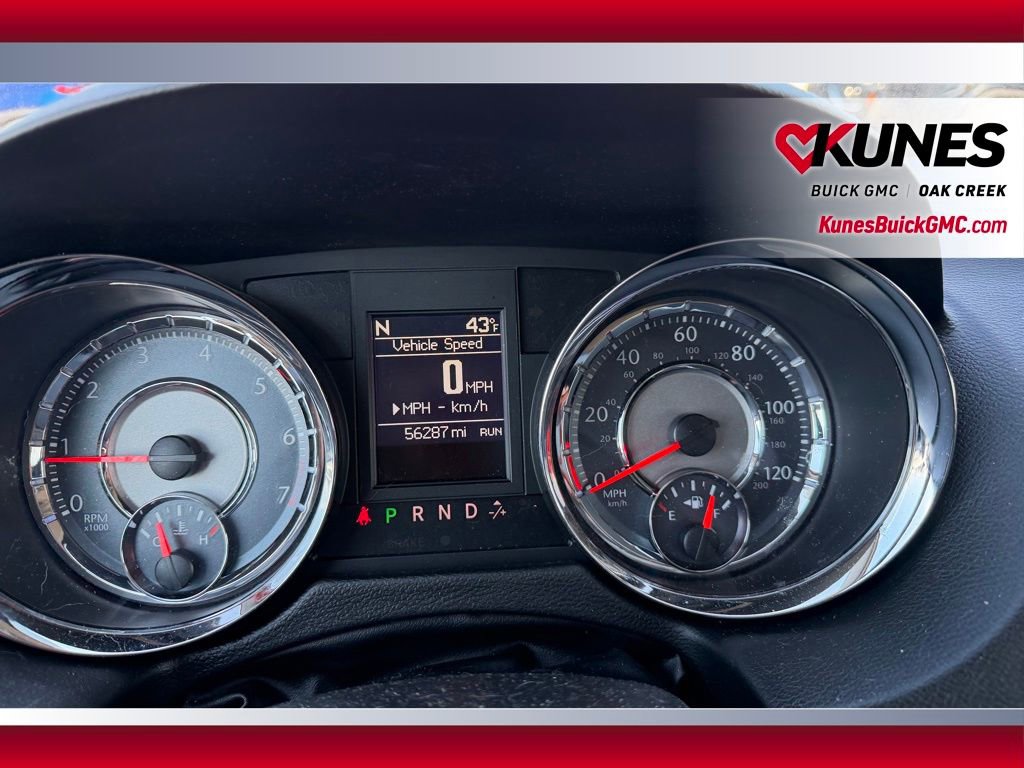 Used 2016 Chrysler Town & Country Touring-L image 15