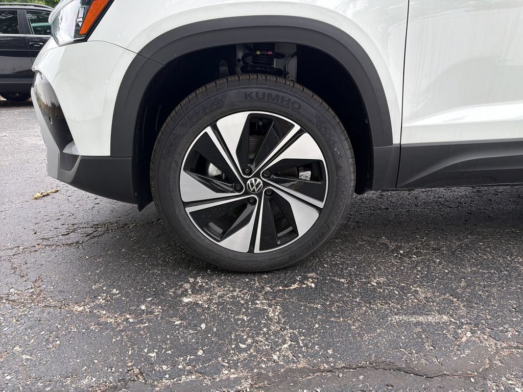 New 2026 Volkswagen Taos SE AWD/4WD image 30