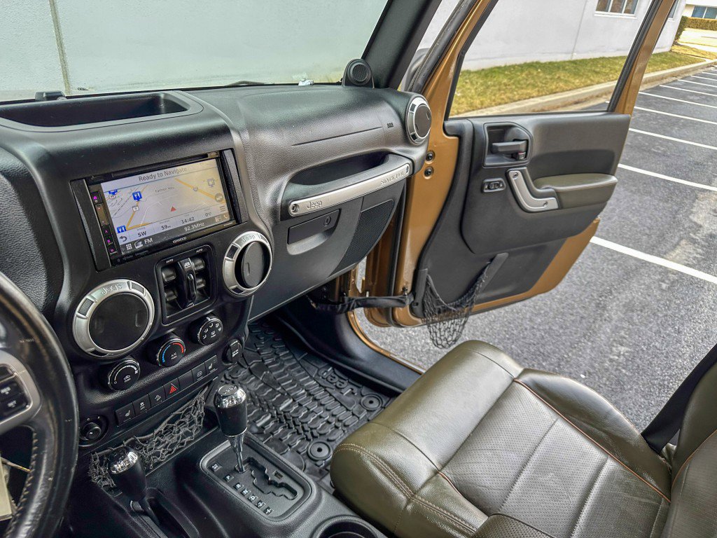 Used 2011 Jeep Wrangler Unlimited 70th Anniversary w/ Connectivity Group image 21